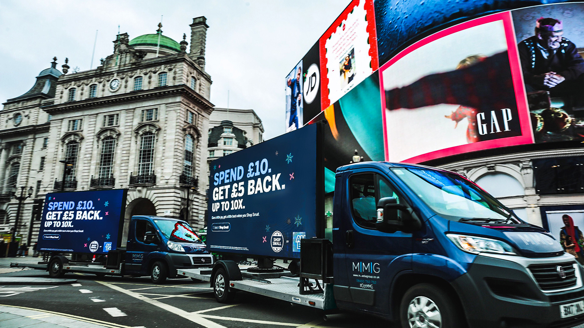 American Express Digivan in front of Piccadilly Circus